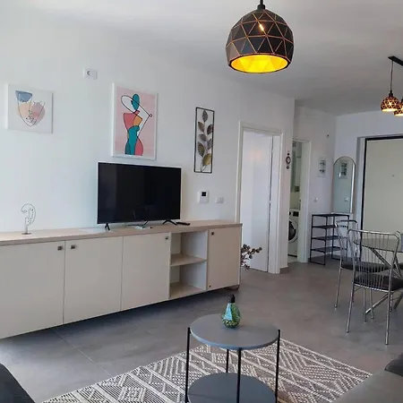 Apartment Polished With Sea Glimpse *