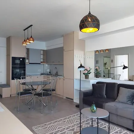 Apartment Polished With Sea Glimpse *